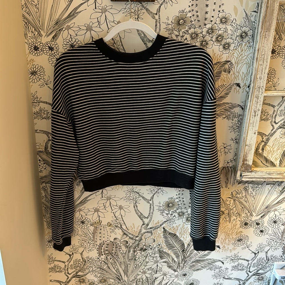 Cropped Stripped Sweatshirt